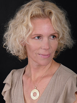 Carla Broekhuizen Businessmedium, responsible for YesPower, SI Simbolo & PainChanger