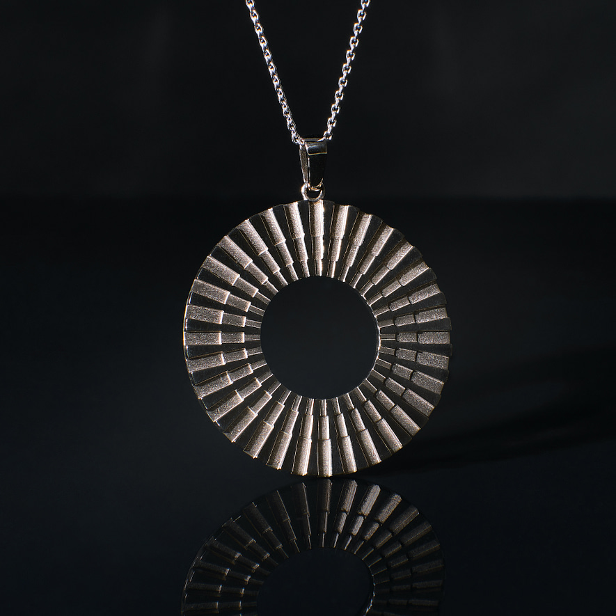 SI Simbolo Necklace 18 carat White Gold Luxury Transformation Jewellery